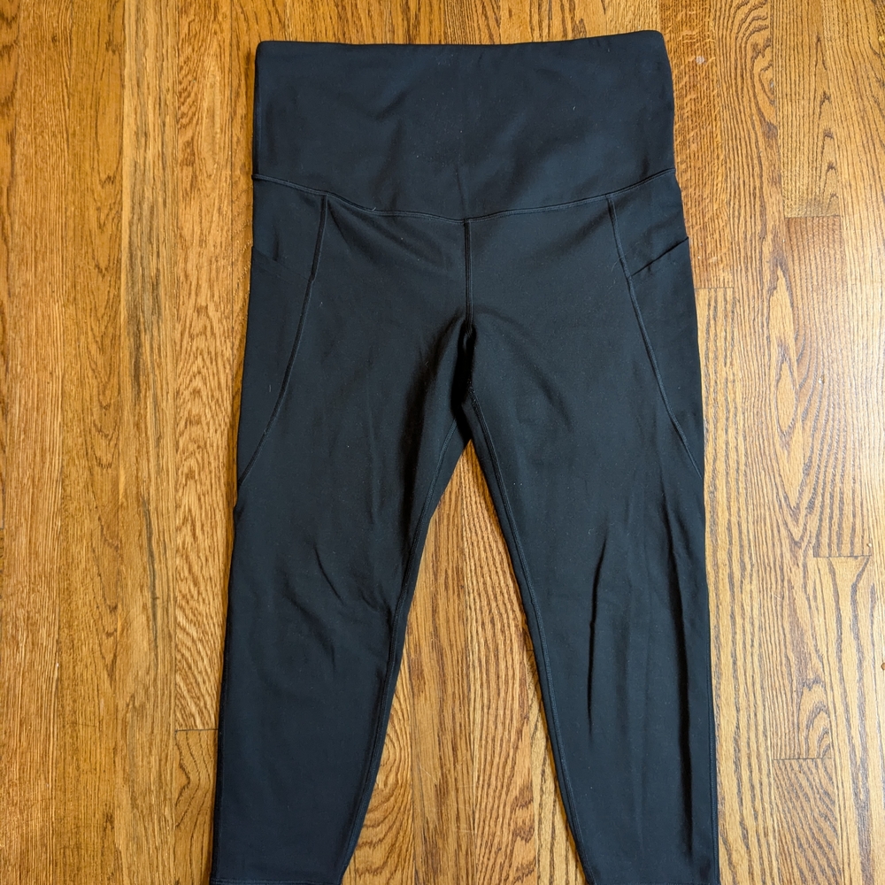 GAP Fit Maternity Blackout Technology Cropped Leggings